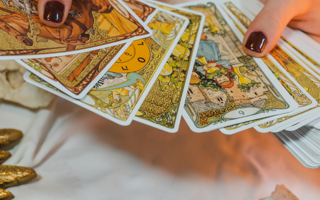 iNTERPRÉTATION des Cartes Mineures du Tarot: Un Guide pour les Débutants