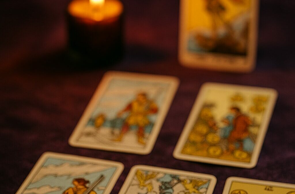 comment associer les cartes au tarot